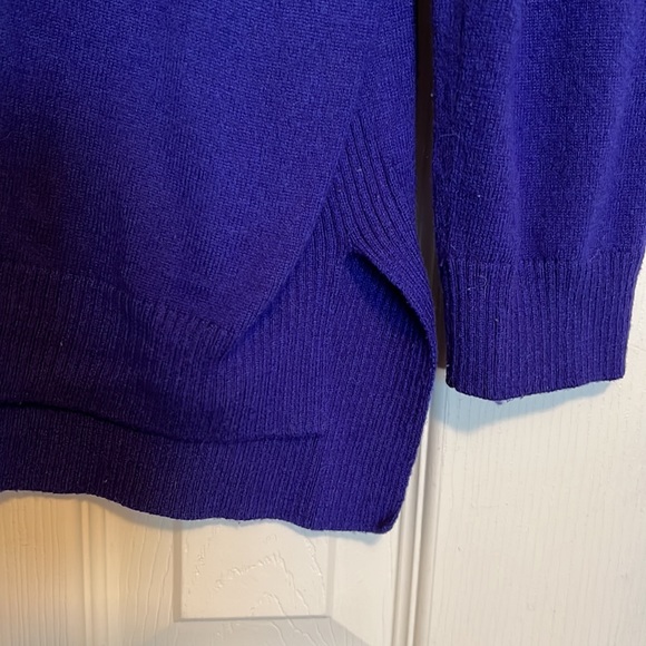 Gap V-neck Blue Sweater - Picture 5 of 7